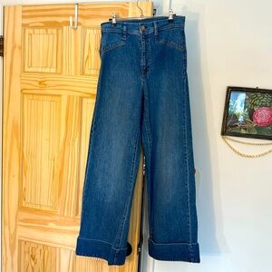 GAP wide leg sky high, size 6 tall. Excellent condition. No flaws. Like new!